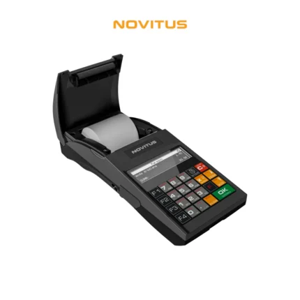 Kasa fiskalna NOVITUS NANO ONLINE - widok z boku pod kątem z otwartą pokrytą na rolkę do paragonu