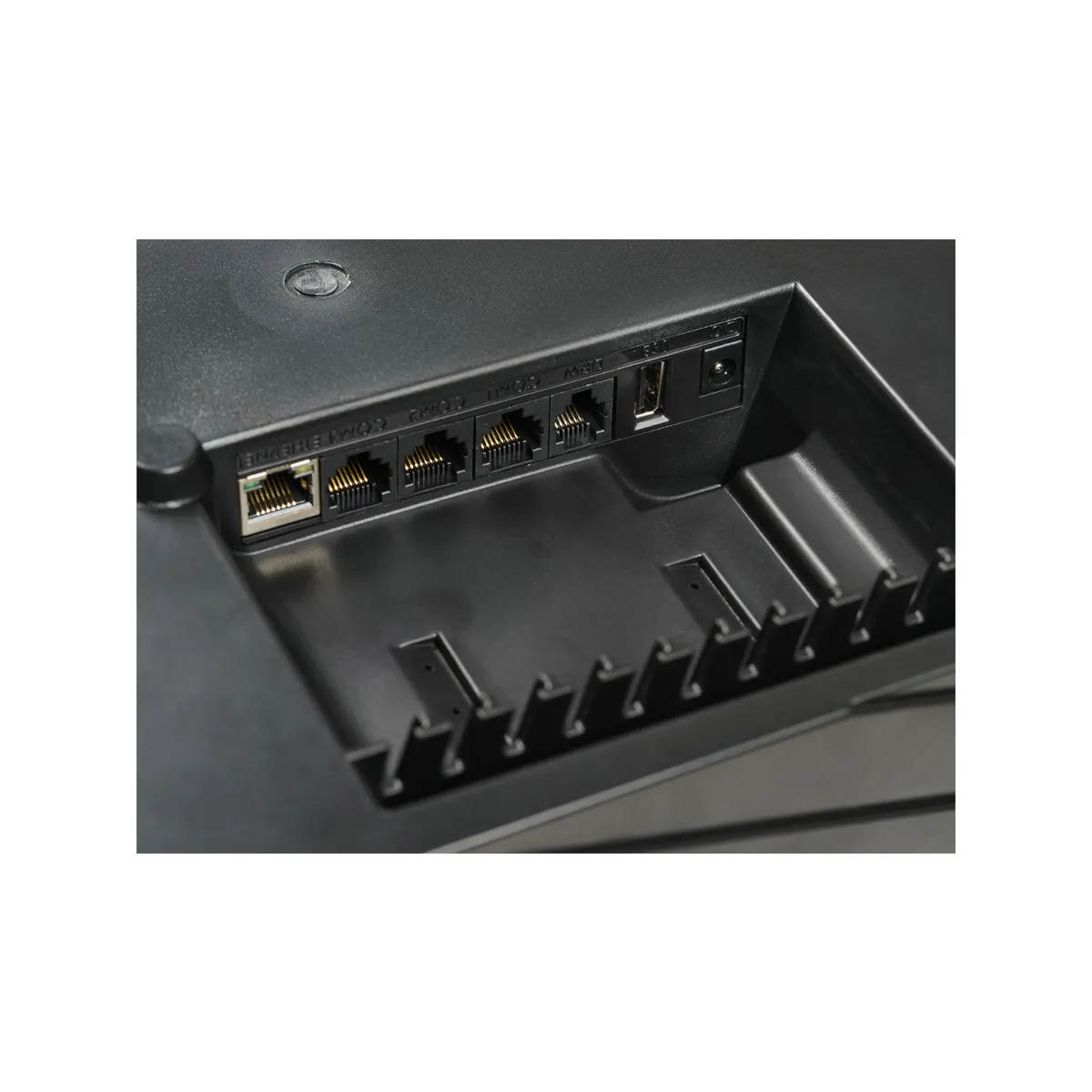 Kasa fiskalna POSNET NEO ONLINE - widok złącz komunikacyjnych pod kasą