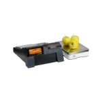 Kasa fiskalna POSNET NEO ONLINE - widok od frontu pod kątem z wagą obok kasy