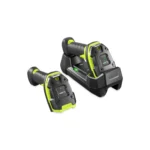 Czytnik kodów kreskowych ZEBRA DS3678-SR BEZPRZEWODOWY - widok z boku pod kątem wraz ze stojakiem i ładowarką oraz drugim czytnikiem